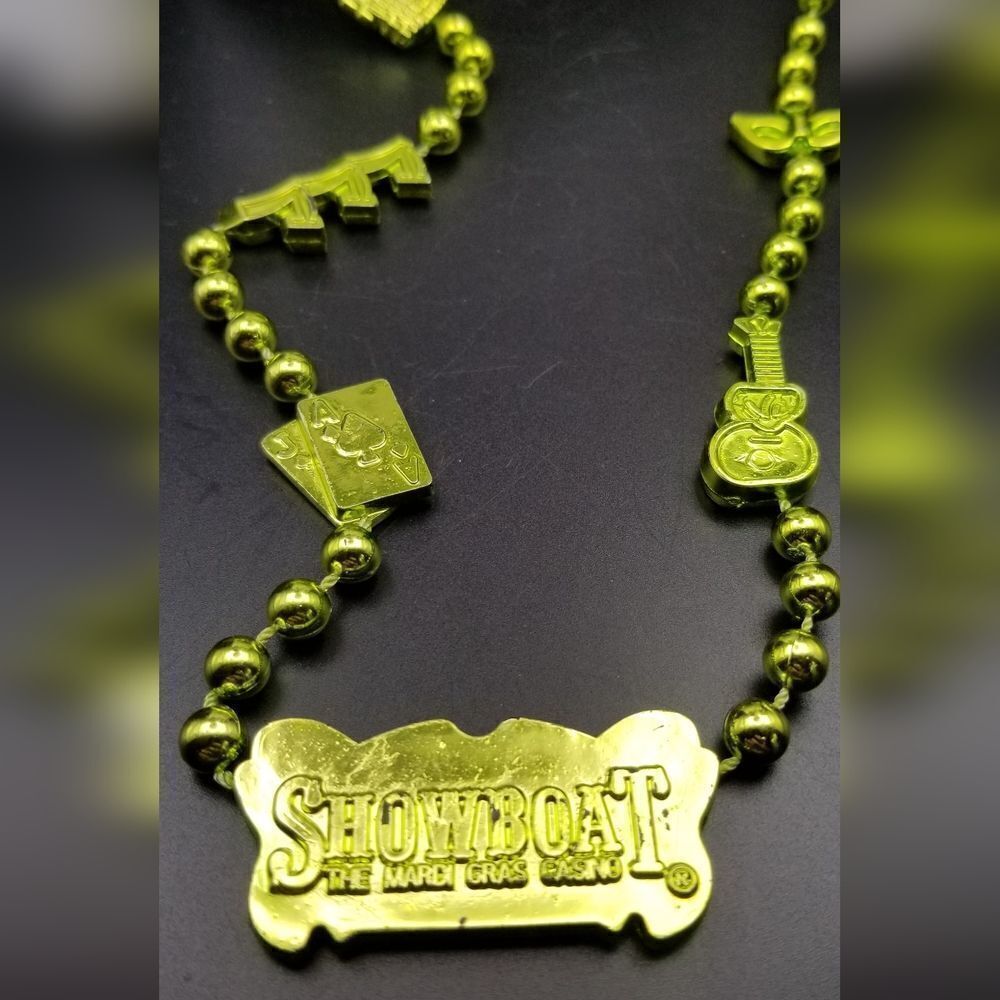 Showboat mardi gras casino collectible souvenir necklace N431